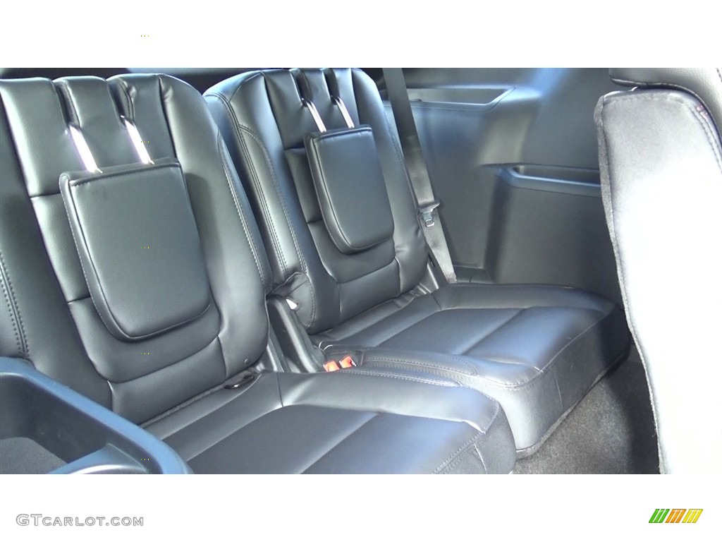 2019 Explorer XLT 4WD - Agate Black / Medium Black photo #25