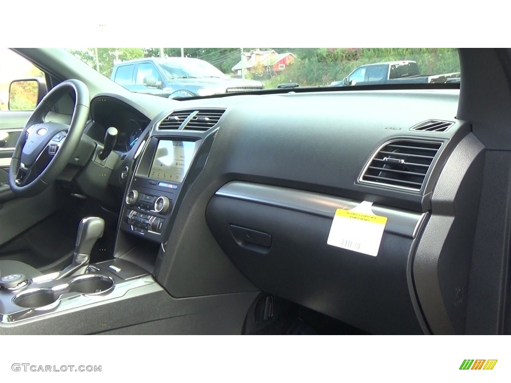 2019 Explorer XLT 4WD - Agate Black / Medium Black photo #27
