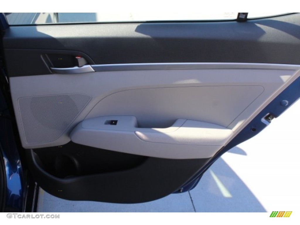 2019 Hyundai Elantra SE Gray Door Panel Photo #130143575