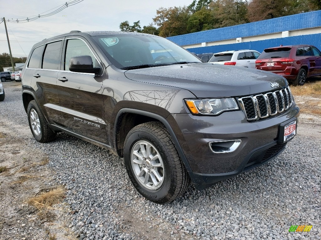 Granite Crystal Metallic Jeep Grand Cherokee