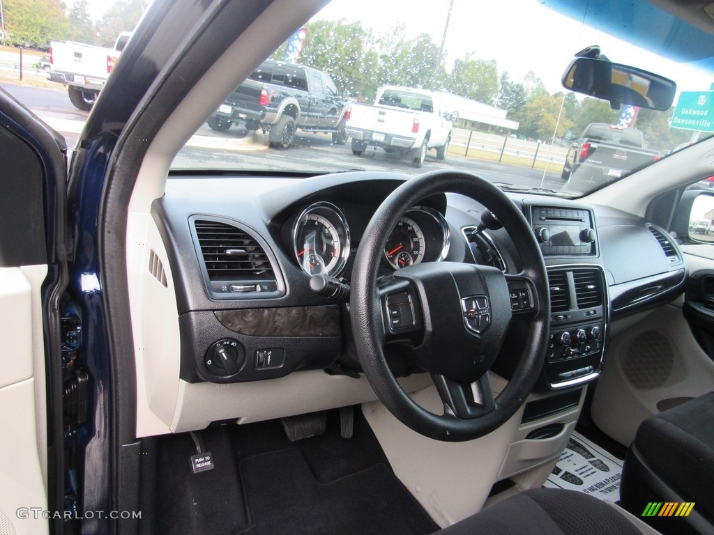 2012 Grand Caravan SE - True Blue Pearl / Black/Light Graystone photo #17