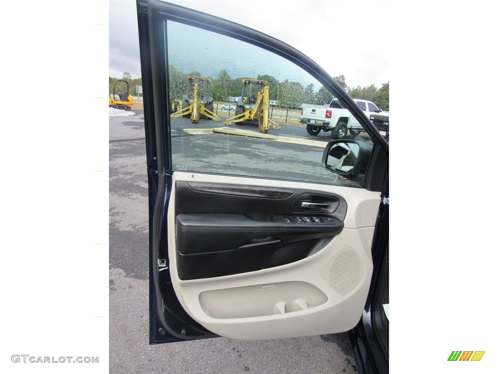 2012 Grand Caravan SE - True Blue Pearl / Black/Light Graystone photo #20