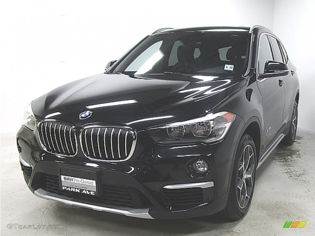 2018 X1 xDrive28i - Black Sapphire Metallic / Black photo #1