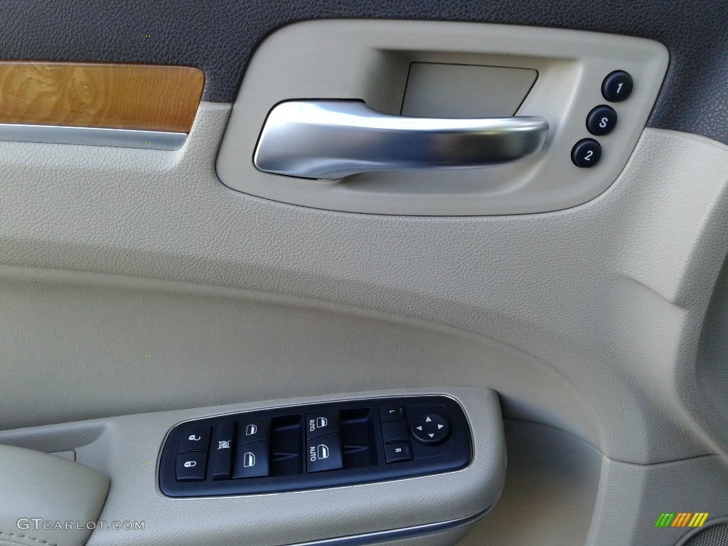 2013 300 C - Ivory Tri-Coat Pearl / Dark Frost Beige/Light Frost Beige photo #9