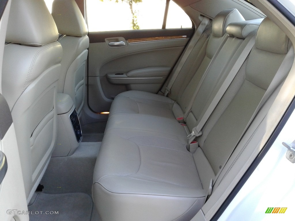 2013 300 C - Ivory Tri-Coat Pearl / Dark Frost Beige/Light Frost Beige photo #11