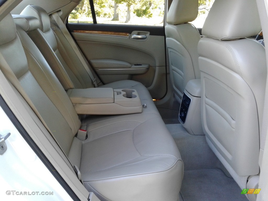 2013 300 C - Ivory Tri-Coat Pearl / Dark Frost Beige/Light Frost Beige photo #14