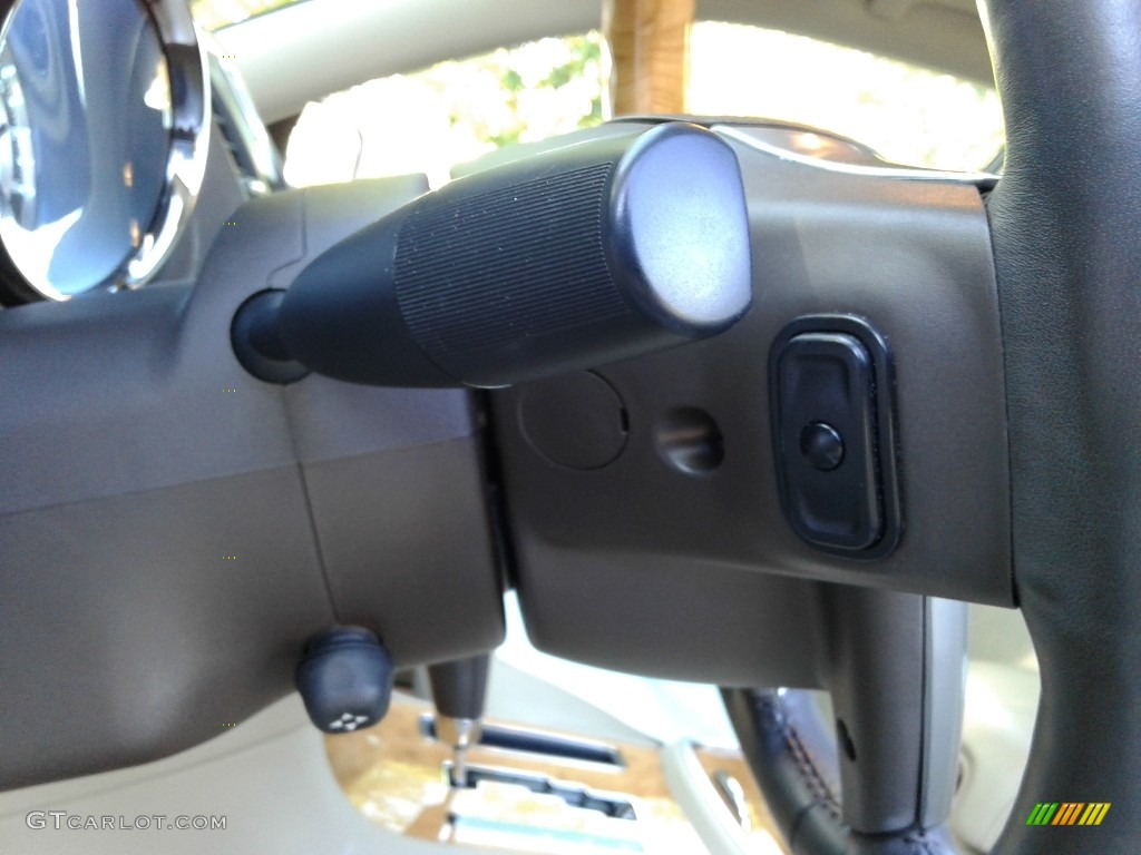2013 300 C - Ivory Tri-Coat Pearl / Dark Frost Beige/Light Frost Beige photo #16