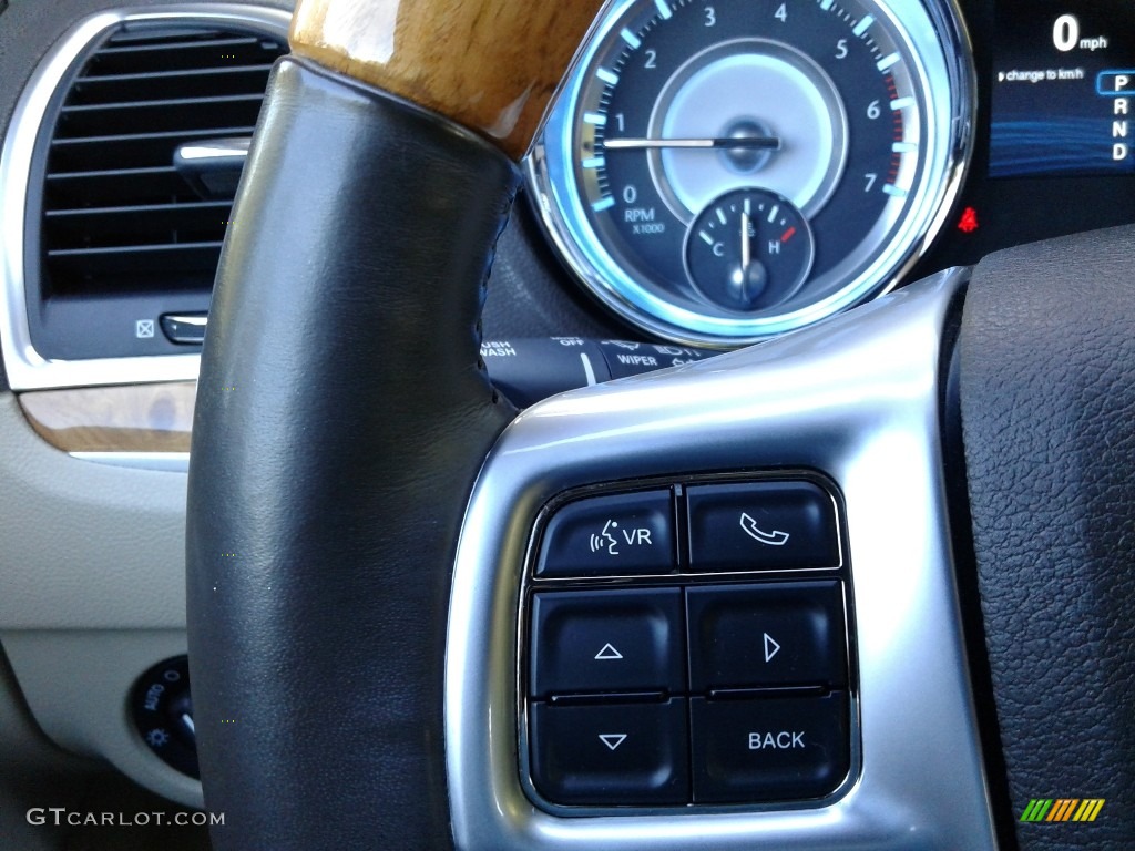 2013 300 C - Ivory Tri-Coat Pearl / Dark Frost Beige/Light Frost Beige photo #17