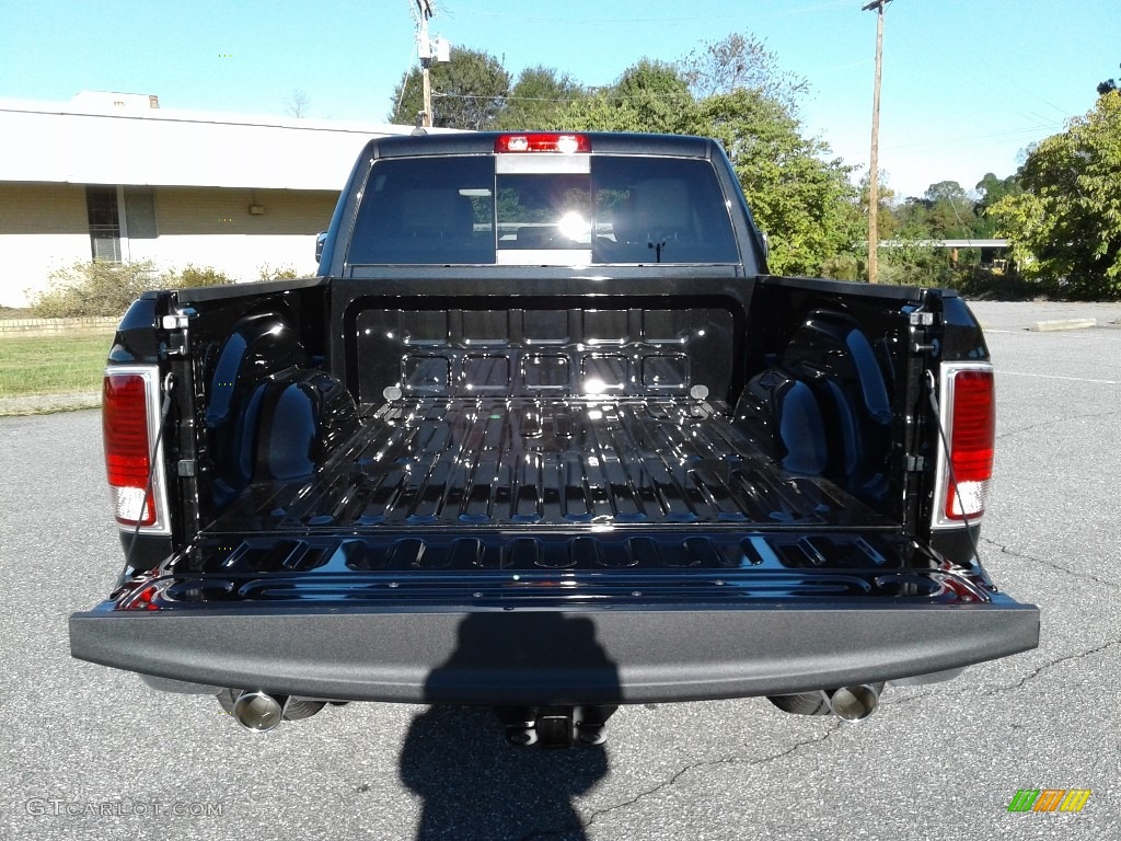 2018 1500 Laramie Crew Cab 4x4 - Brilliant Black Crystal Pearl / Black photo #12