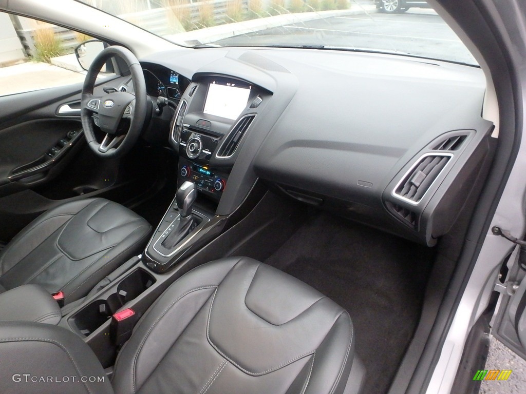 2018 Ford Focus Titanium Hatch Dashboard Photos