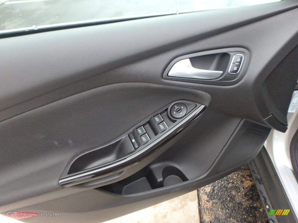 2018 Ford Focus Titanium Hatch Charcoal Black Door Panel Photo #130175655