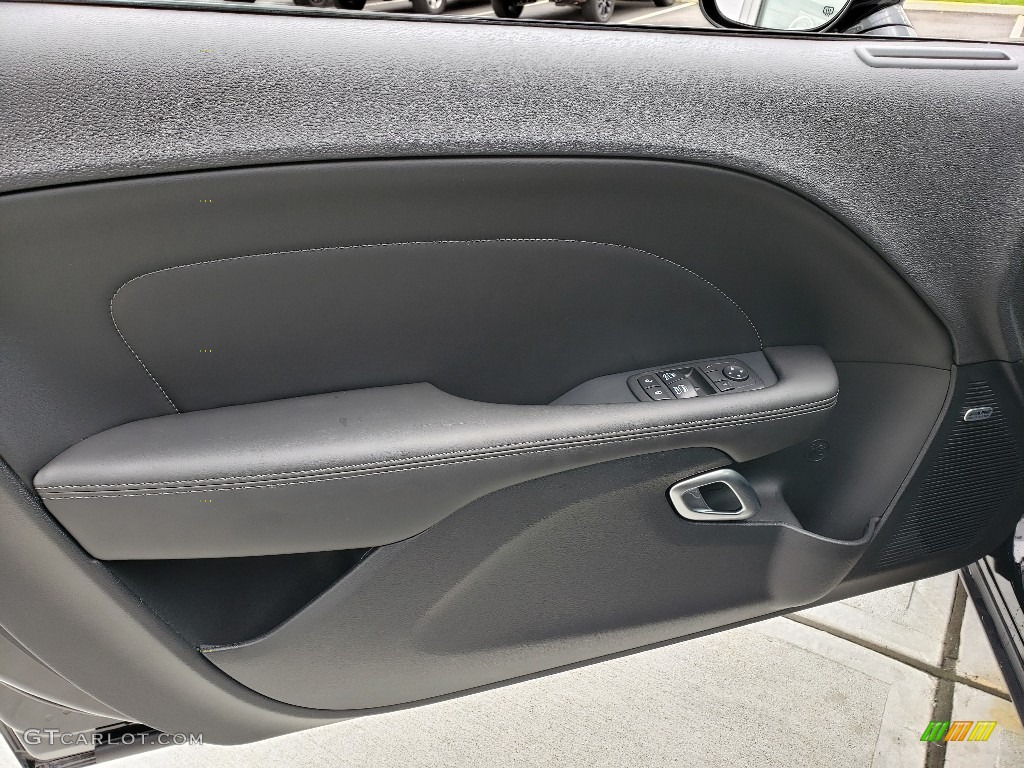 2019 Dodge Challenger R/T Plus Door Panel Photos