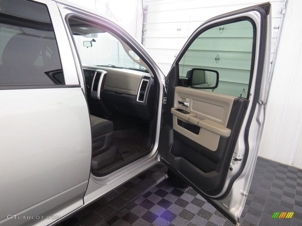 2011 Ram 2500 HD SLT Crew Cab 4x4 - Bright Silver Metallic / Dark Slate/Medium Graystone photo #24