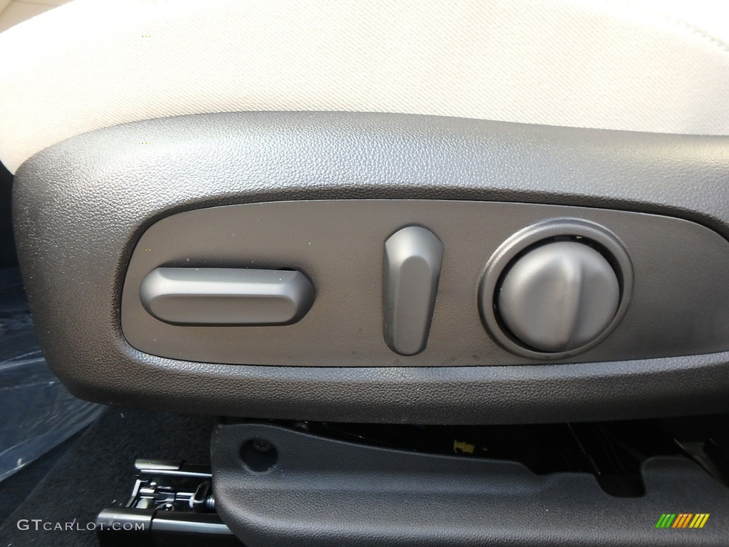 2019 Buick Regal Sportback Preferred Controls Photo #130179861