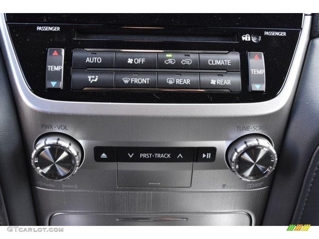 2019 Toyota Land Cruiser 4WD Controls Photo #130180974