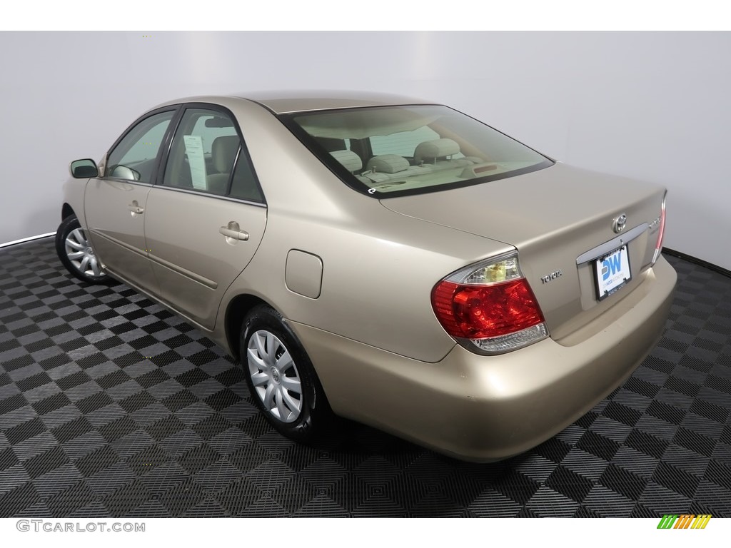 2005 Camry LE - Beige / Taupe photo #9