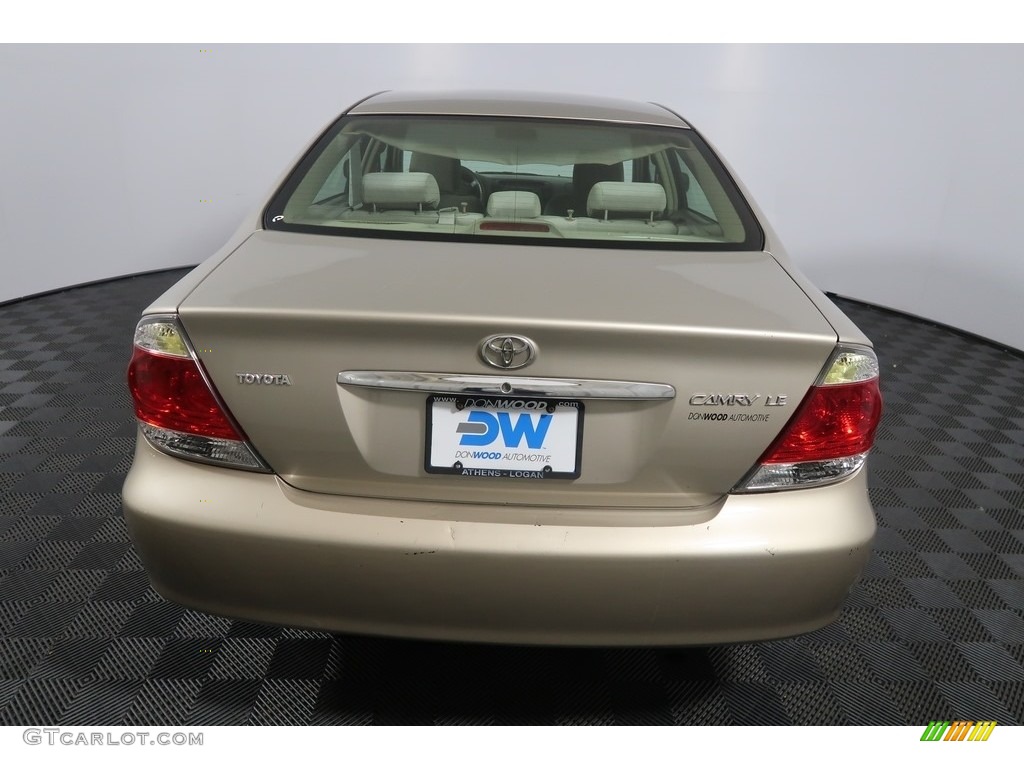 2005 Camry LE - Beige / Taupe photo #10