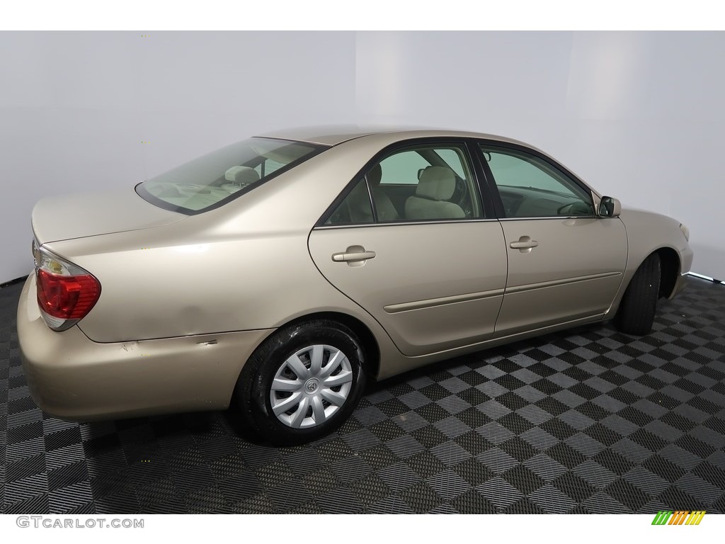 2005 Camry LE - Beige / Taupe photo #12