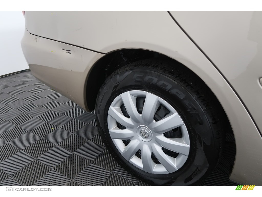 2005 Camry LE - Beige / Taupe photo #28