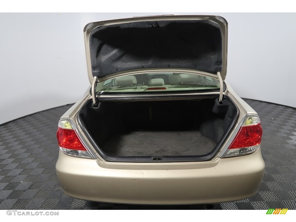 2005 Camry LE - Beige / Taupe photo #31