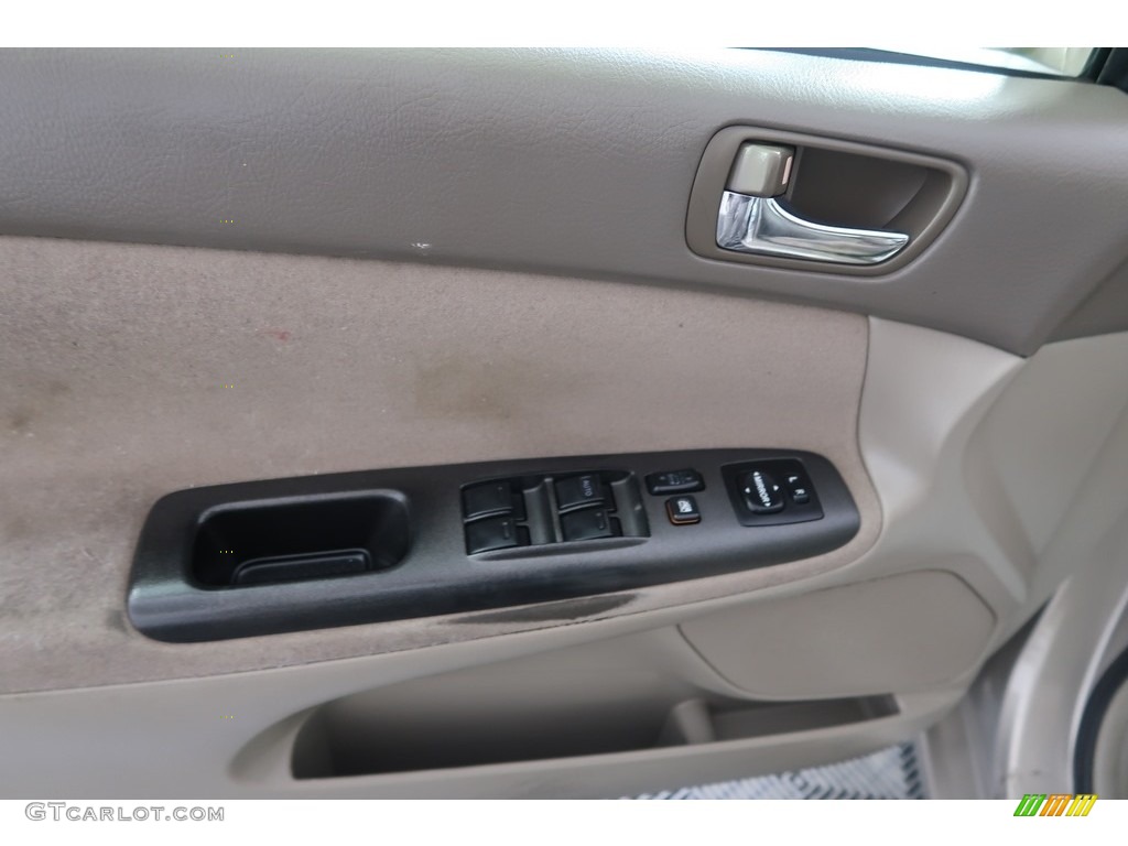 2005 Camry LE - Beige / Taupe photo #45