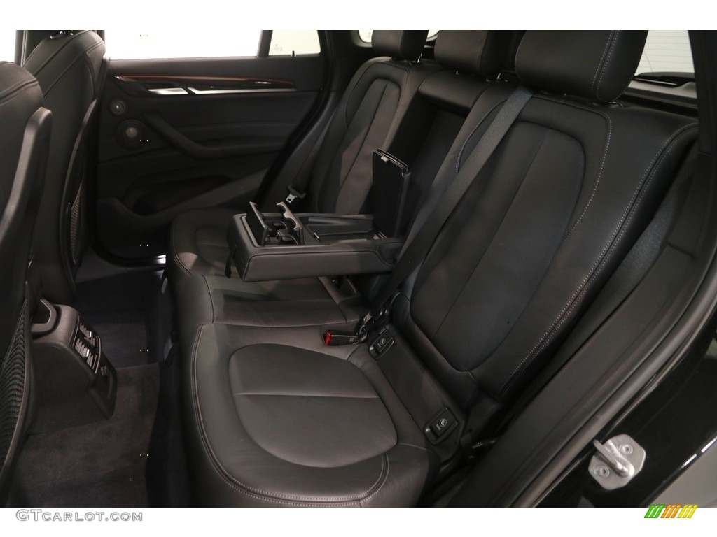 2016 X1 xDrive28i - Black Sapphire Metallic / Black photo #25