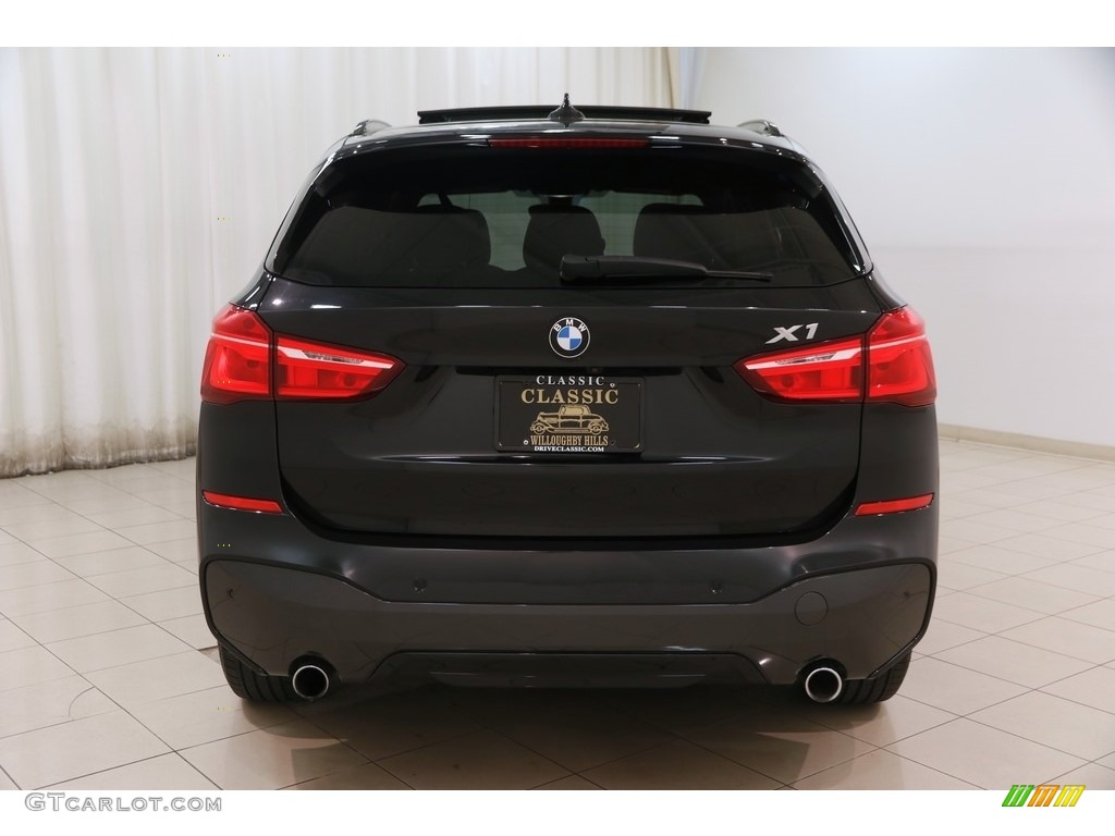 2016 X1 xDrive28i - Black Sapphire Metallic / Black photo #26