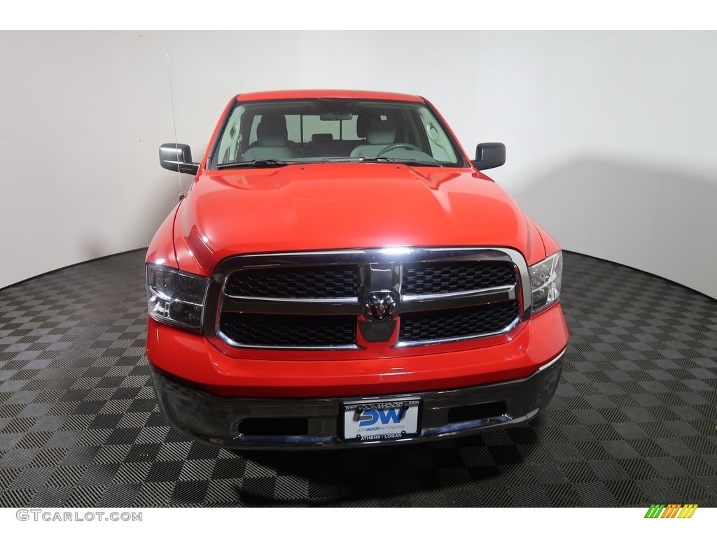 2018 1500 SLT Quad Cab 4x4 - Flame Red / Black photo #6