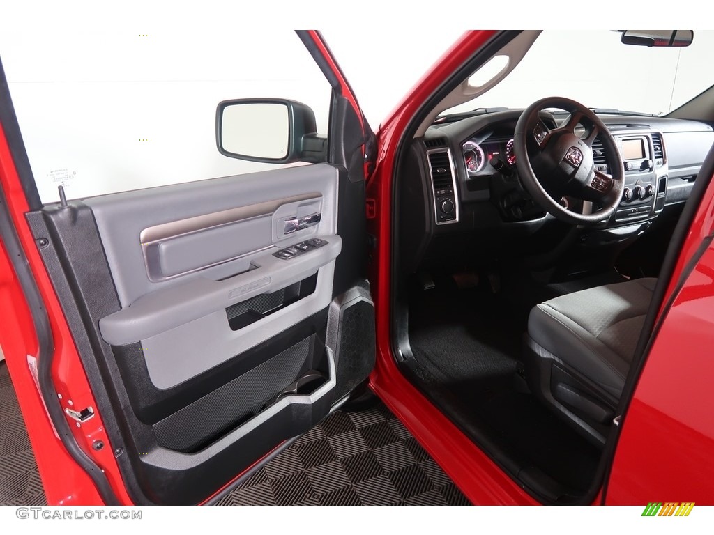 2018 1500 SLT Quad Cab 4x4 - Flame Red / Black photo #34