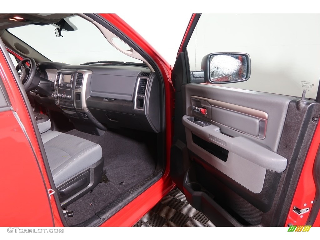 2018 1500 SLT Quad Cab 4x4 - Flame Red / Black photo #37