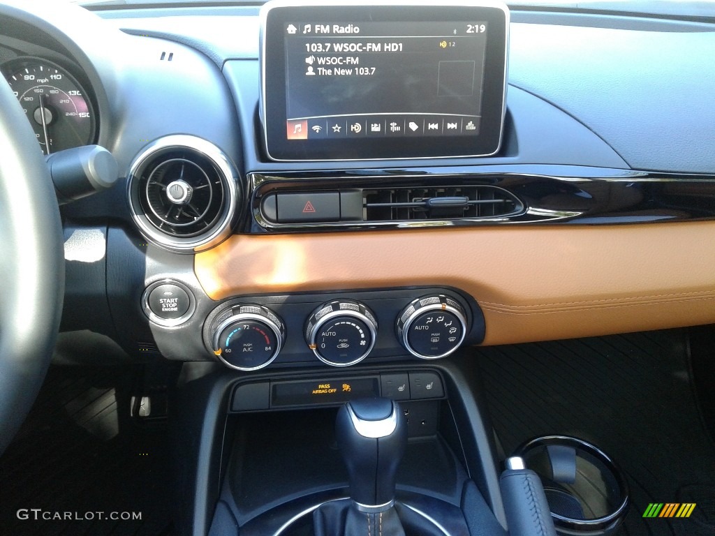 2019 Fiat 124 Spider Lusso Roadster Controls Photo #130198347