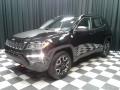 Diamond Black Crystal Pearl - Compass Trailhawk 4x4 Photo No. 2