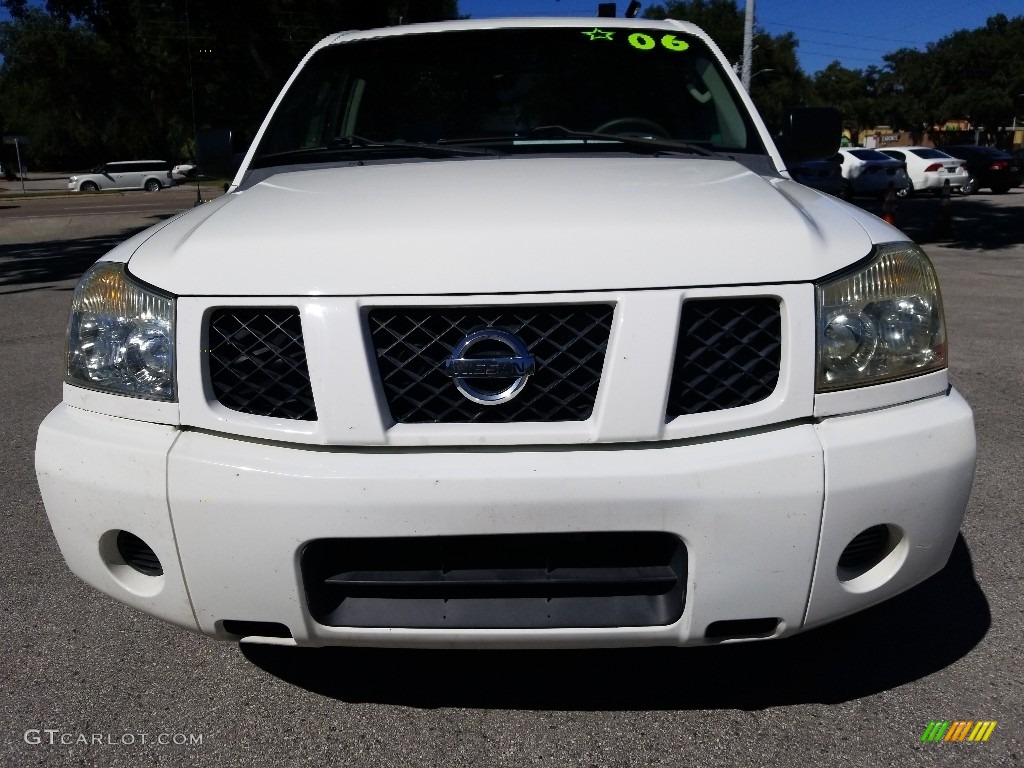 2006 Titan XE Crew Cab - White / Graphite/Titanium photo #8