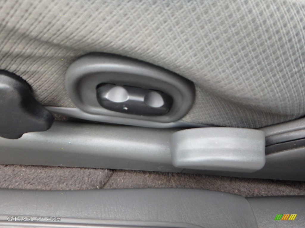 2004 LeSabre Custom - Platinum Metallic / Graphite photo #12