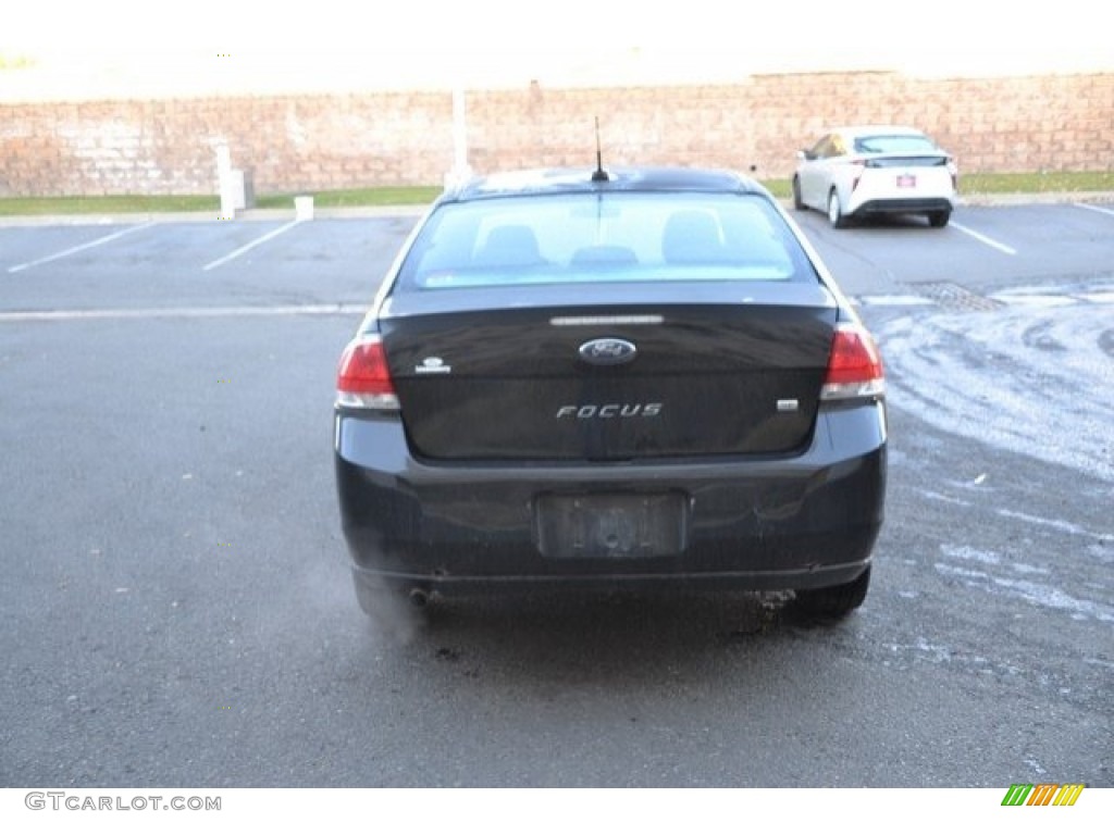 2011 Focus SE Sedan - Ebony Black / Charcoal Black photo #5