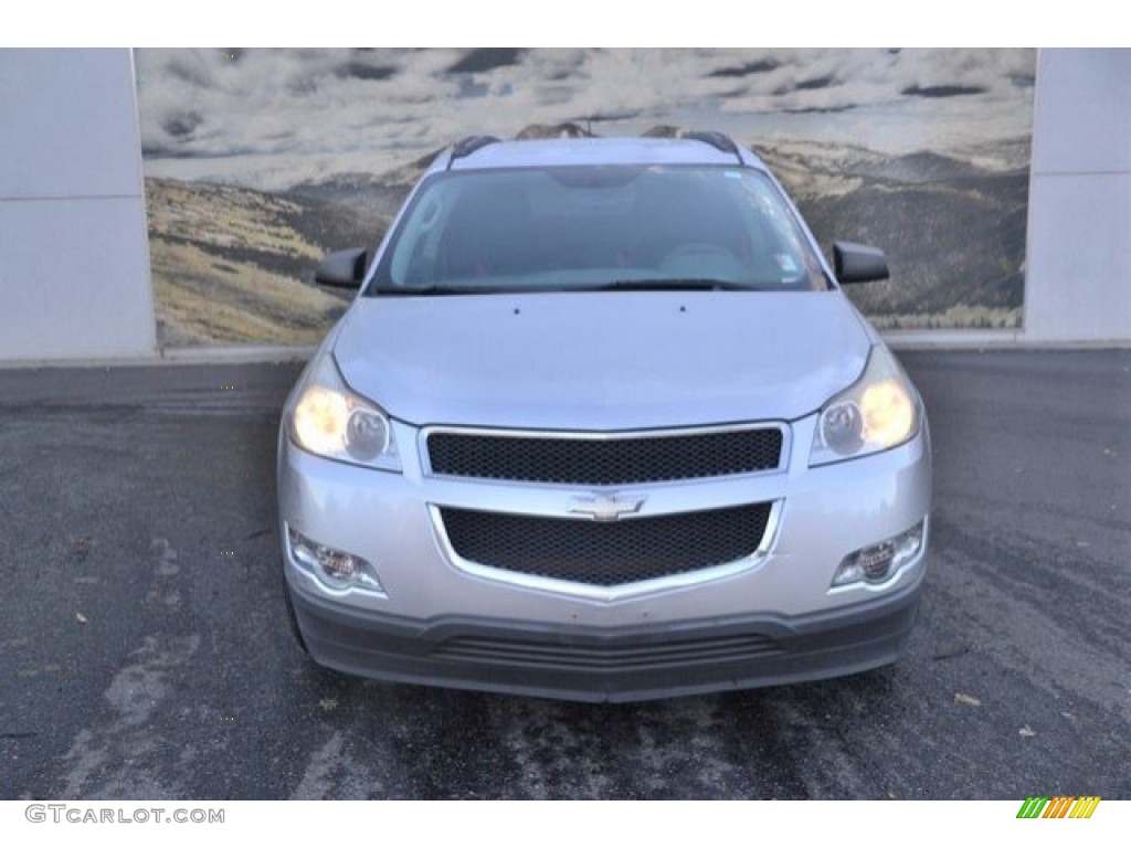 2010 Traverse LS - Silver Ice Metallic / Dark Gray/Light Gray photo #8
