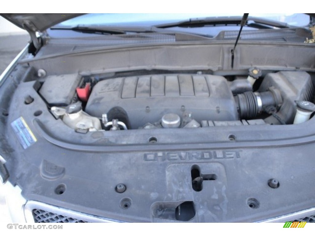 2010 Traverse LS - Silver Ice Metallic / Dark Gray/Light Gray photo #9