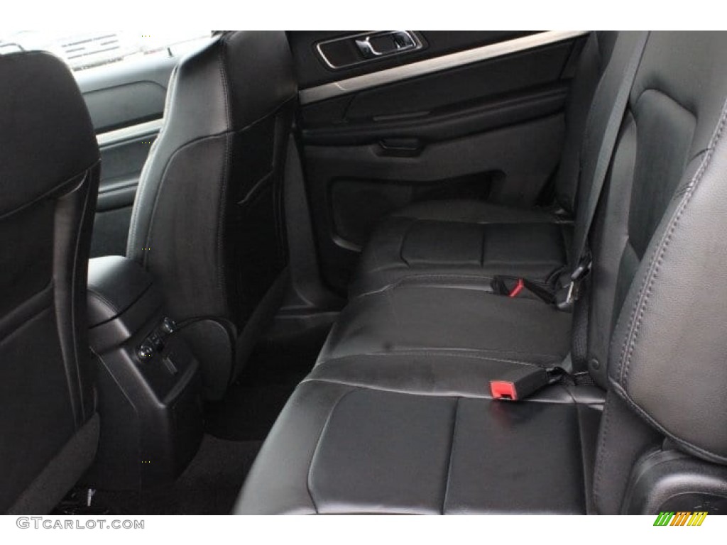 2018 Explorer XLT - Magnetic Metallic / Ebony Black photo #25