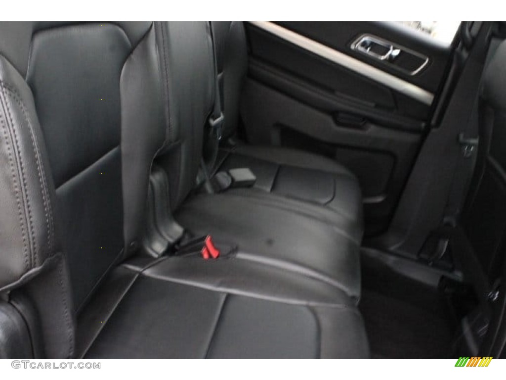 2018 Explorer XLT - Magnetic Metallic / Ebony Black photo #32