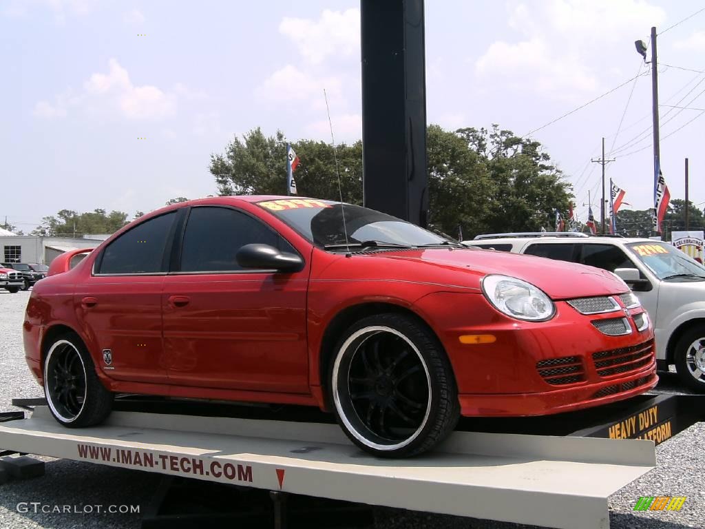 2005 Neon SXT - Flame Red / Dark Slate Gray photo #1