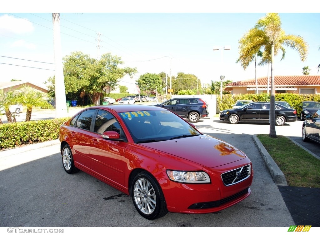 2010 S40 2.4i - Passion Red / Off Black photo #1