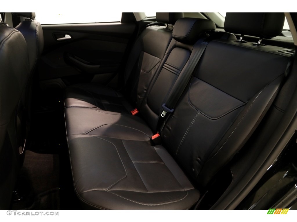 2015 Focus SE Hatchback - Tuxedo Black Metallic / Charcoal Black photo #15