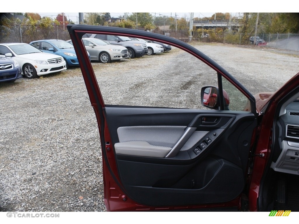 2018 Forester 2.5i Premium - Venetian Red Pearl / Platinum photo #17