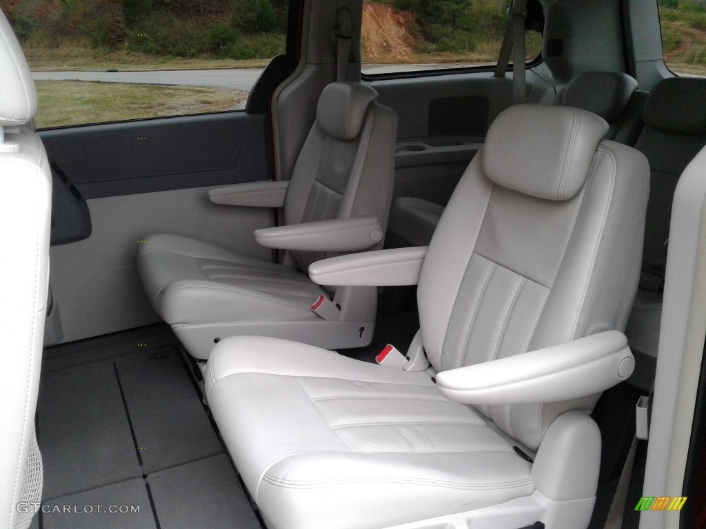 2009 Grand Caravan SXT - Inferno Red Crystal Pearl / Medium Slate Gray/Light Shale photo #11