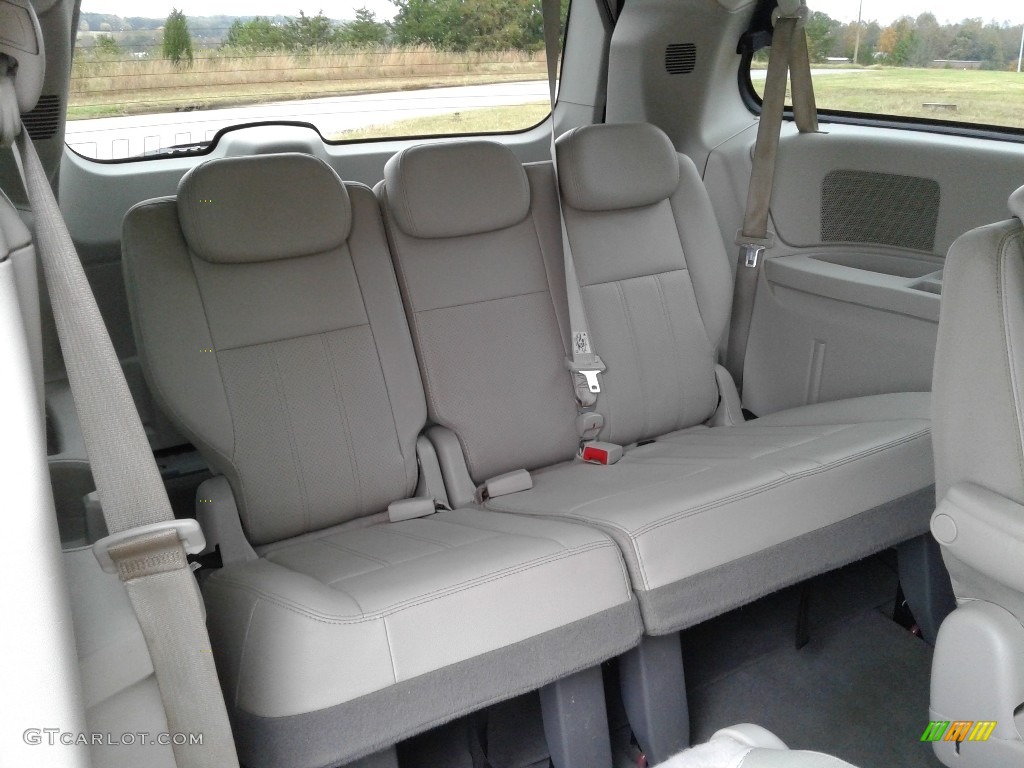 2009 Grand Caravan SXT - Inferno Red Crystal Pearl / Medium Slate Gray/Light Shale photo #17