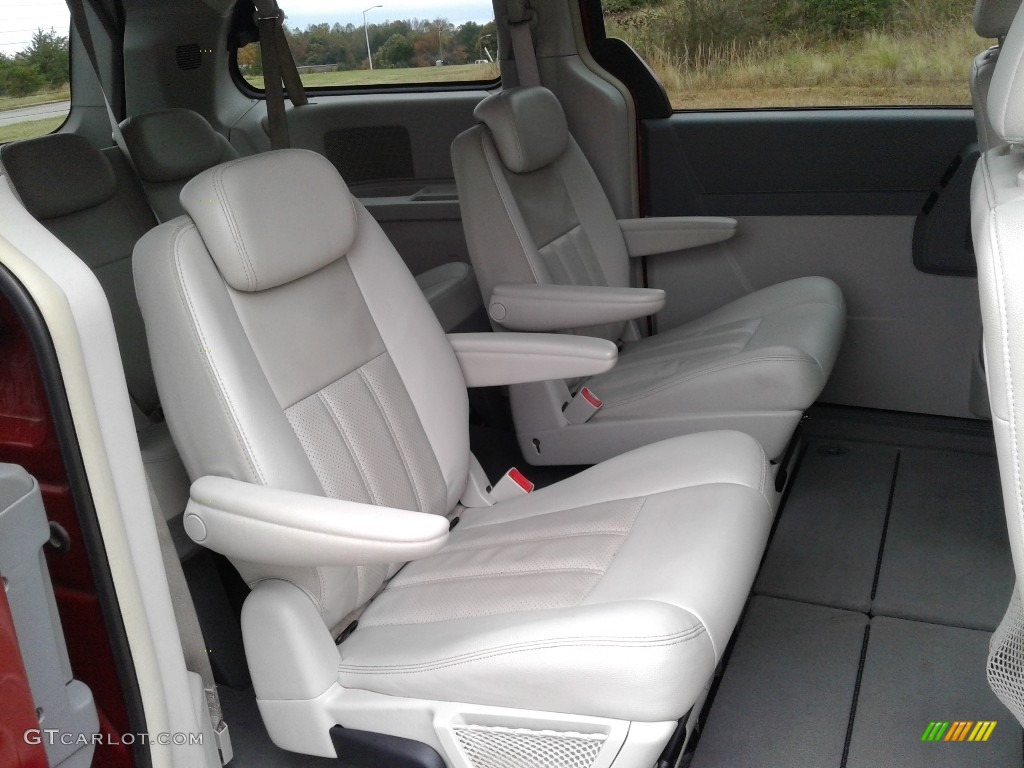 2009 Grand Caravan SXT - Inferno Red Crystal Pearl / Medium Slate Gray/Light Shale photo #18