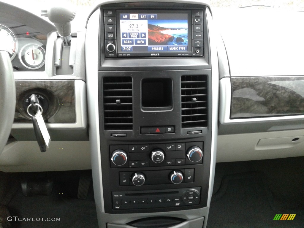 2009 Grand Caravan SXT - Inferno Red Crystal Pearl / Medium Slate Gray/Light Shale photo #24