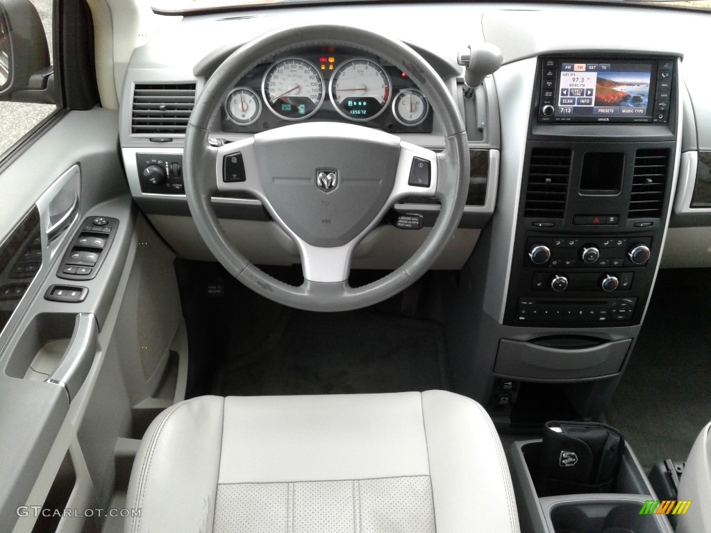 2009 Grand Caravan SXT - Inferno Red Crystal Pearl / Medium Slate Gray/Light Shale photo #33