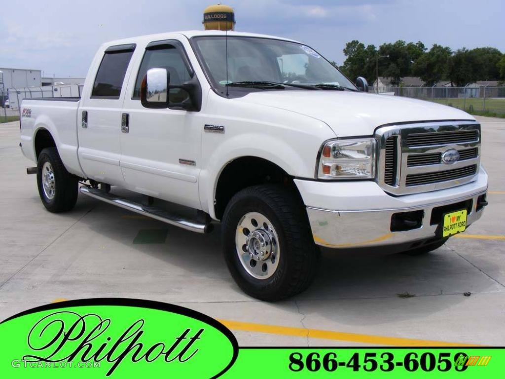 2006 F250 Super Duty XLT FX4 Crew Cab 4x4 - Oxford White / Tan photo #1