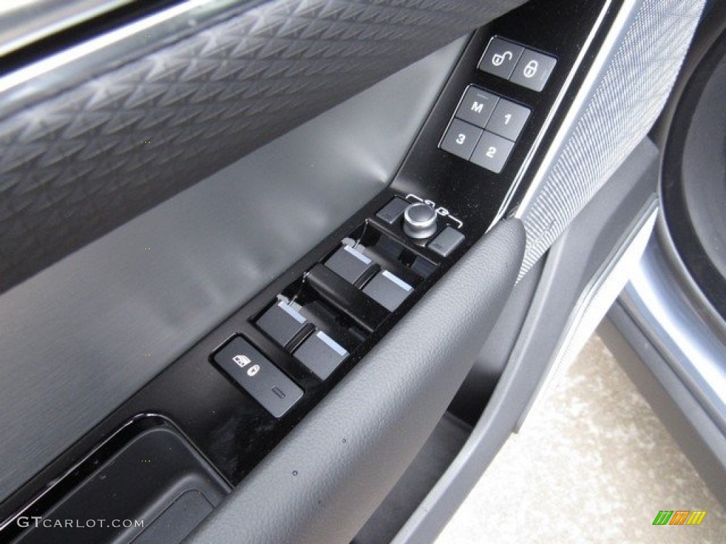 2019 Land Rover Range Rover Velar R-Dynamic SE Controls Photo #130261301